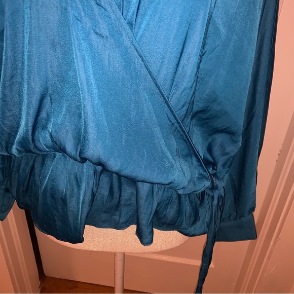 Womens v-neck wrap look blouse by Marc Jacobs size Small gorgeous blue color - Picture 3 of 8